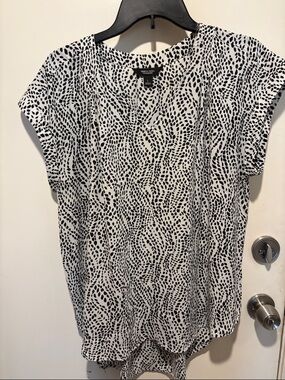 Simply Vera Vera Wang Black and White Abstract Dot Blouse